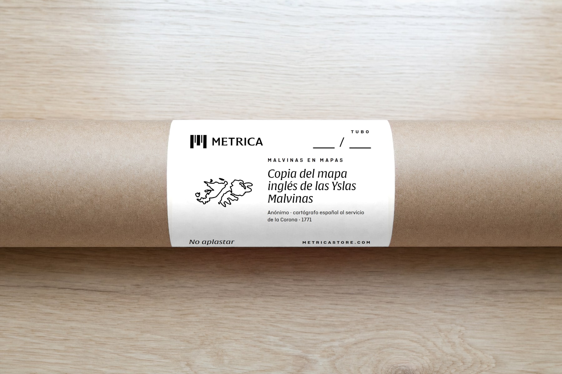 El tubo con su rótulo: Malvinas en mapas
